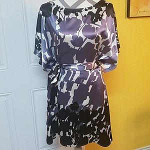 🔥 BCBG SATIN KOMONO DRESS 🔥